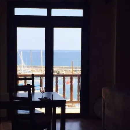 Flat Inthe Middle Of Kyreniaharbour アパート キレニア